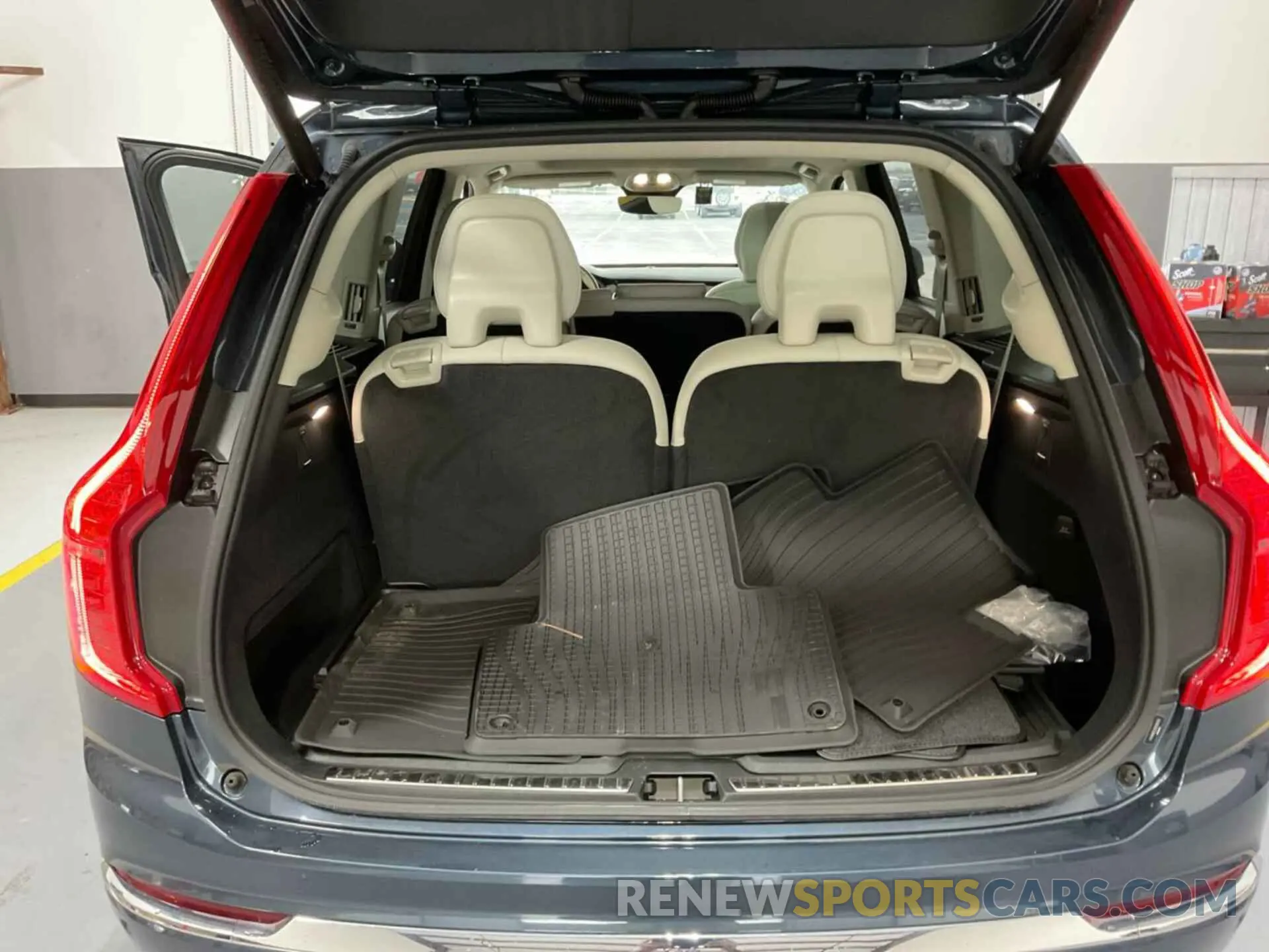 14 fotografías del automóvil dañado YV4H60CE3R1230726 VOLVO XC90 RECHARGE PLUG-IN HYBRID 2024