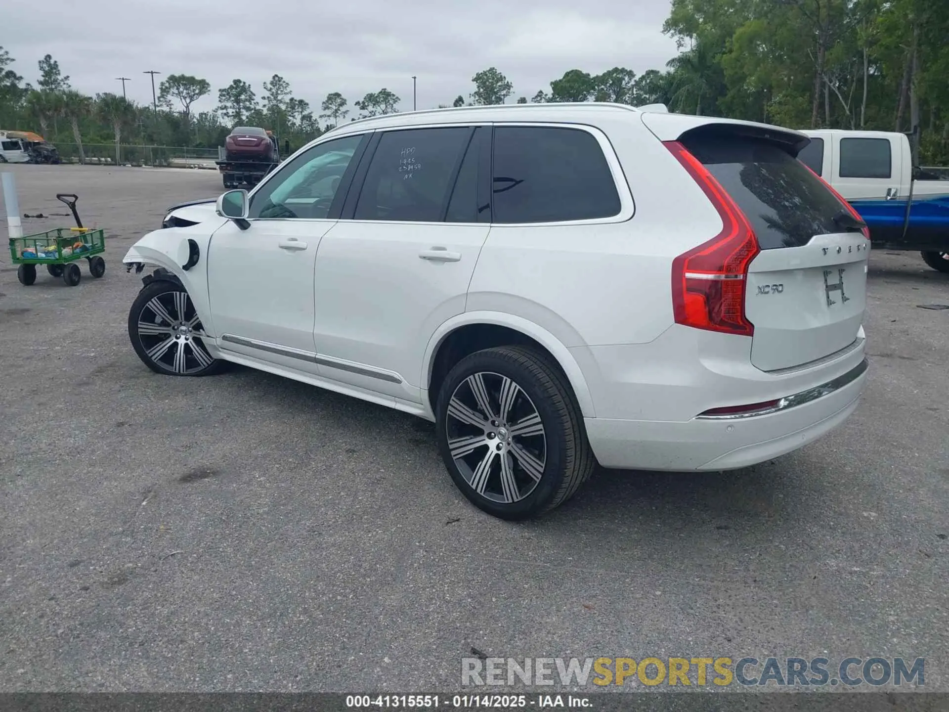 3 fotografías del automóvil dañado YV4H60CK3R1238959 VOLVO XC90 RECHARGE PLUG-IN HYBRID 2024