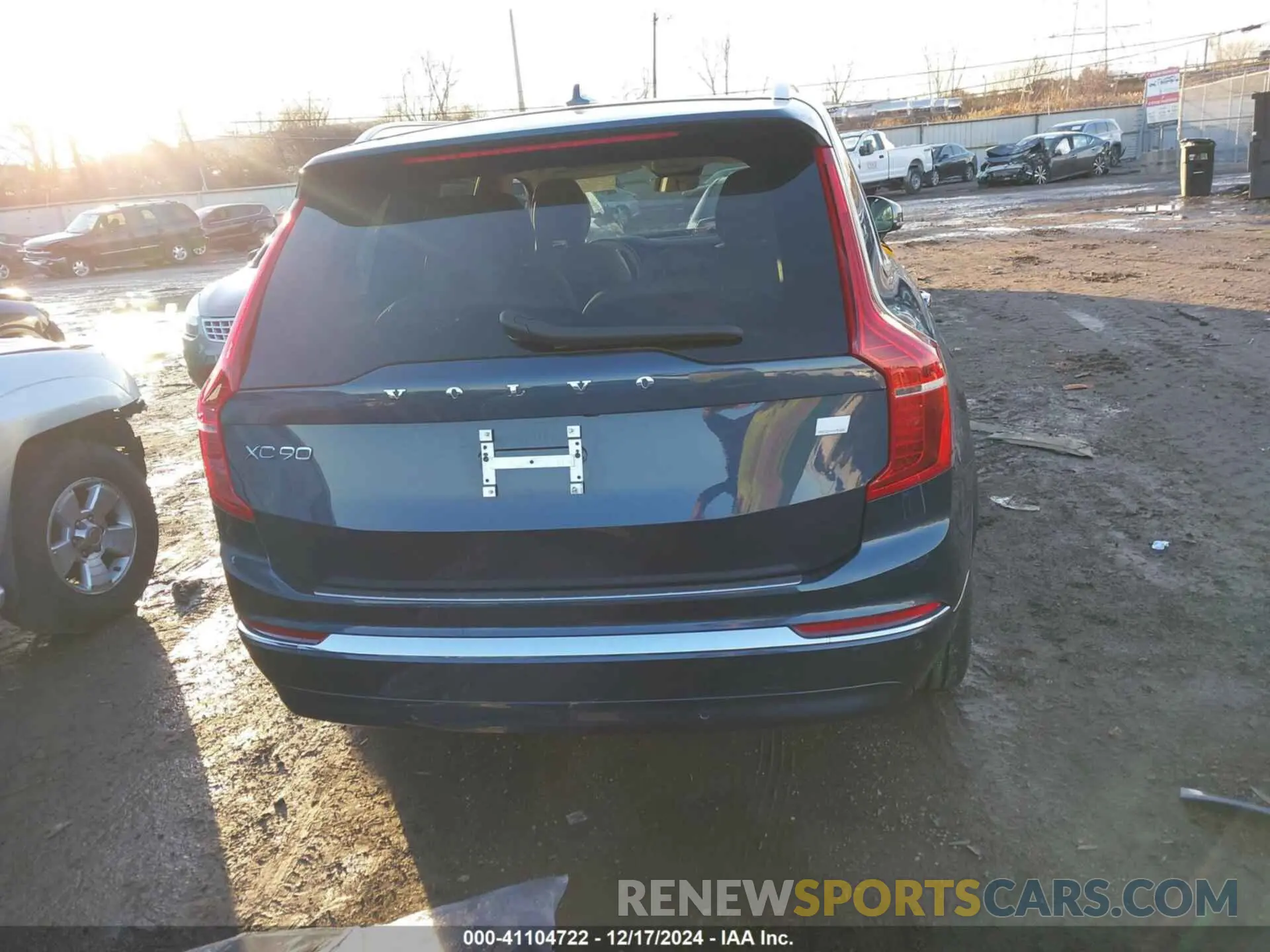 17 fotografías del automóvil dañado YV4H60LE3R1161908 VOLVO XC90 RECHARGE PLUG-IN HYBRID 2024