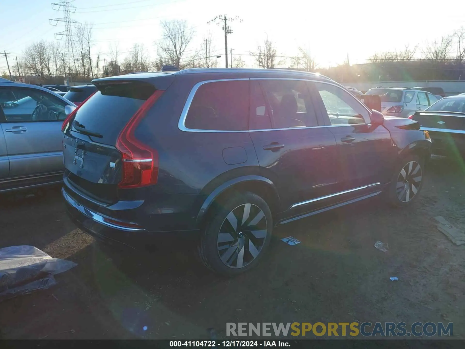 4 fotografías del automóvil dañado YV4H60LE3R1161908 VOLVO XC90 RECHARGE PLUG-IN HYBRID 2024