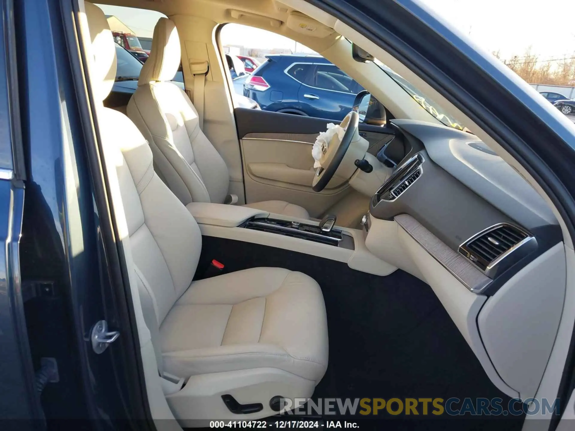 5 fotografías del automóvil dañado YV4H60LE3R1161908 VOLVO XC90 RECHARGE PLUG-IN HYBRID 2024