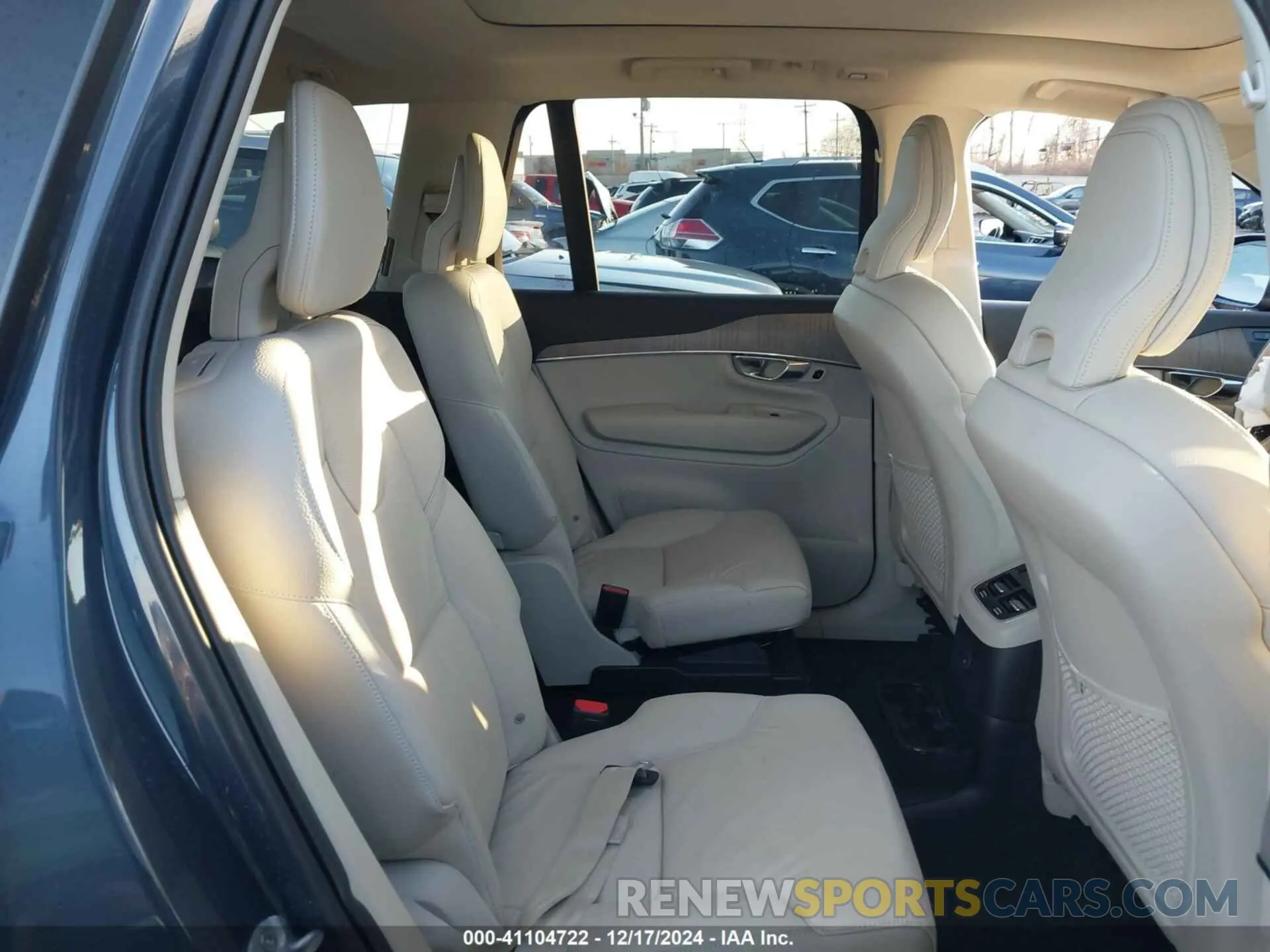 8 fotografías del automóvil dañado YV4H60LE3R1161908 VOLVO XC90 RECHARGE PLUG-IN HYBRID 2024