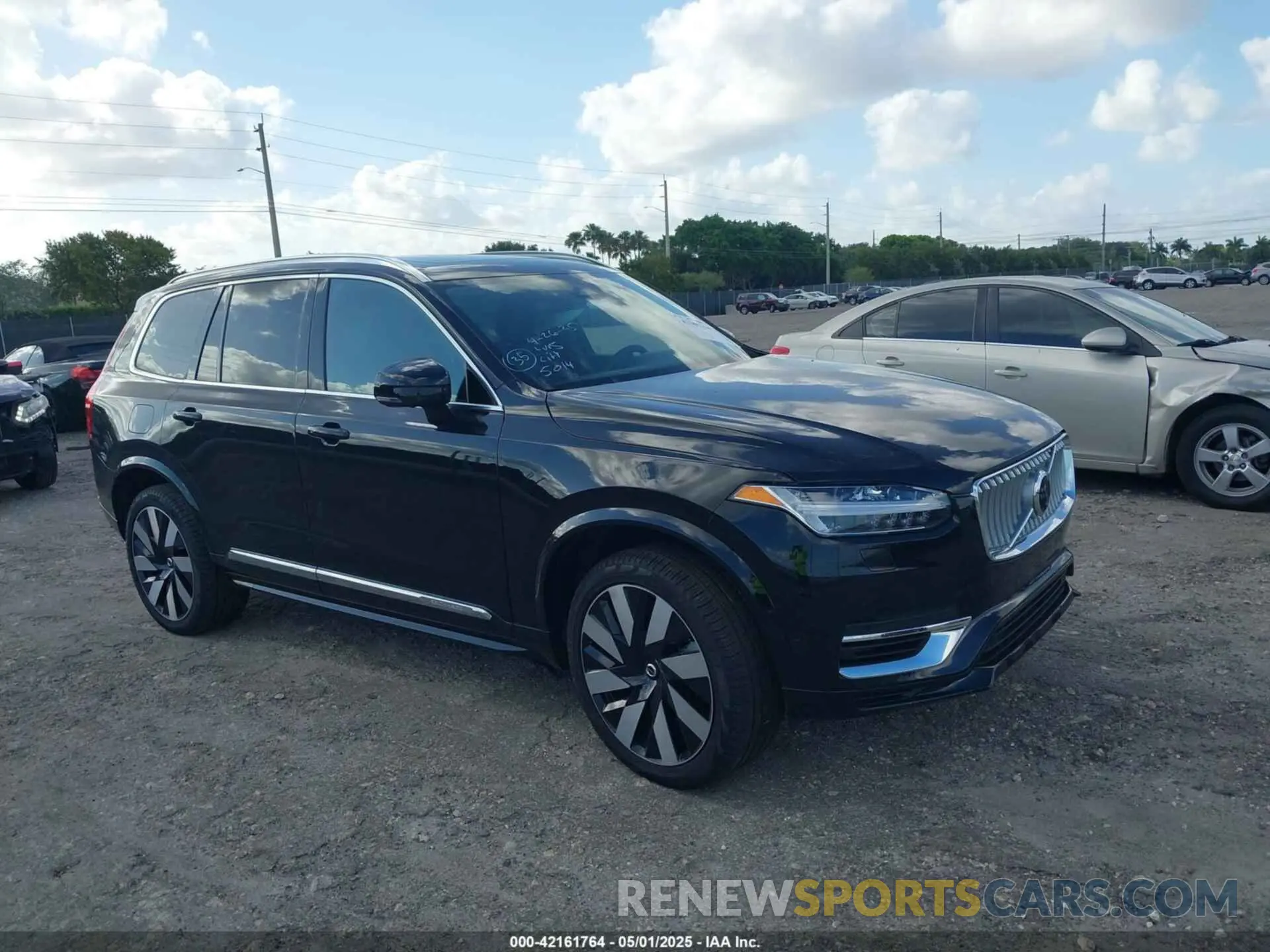 1 fotografías del automóvil dañado YV4H60LEXR1245014 VOLVO XC90 RECHARGE PLUG-IN HYBRID 2024
