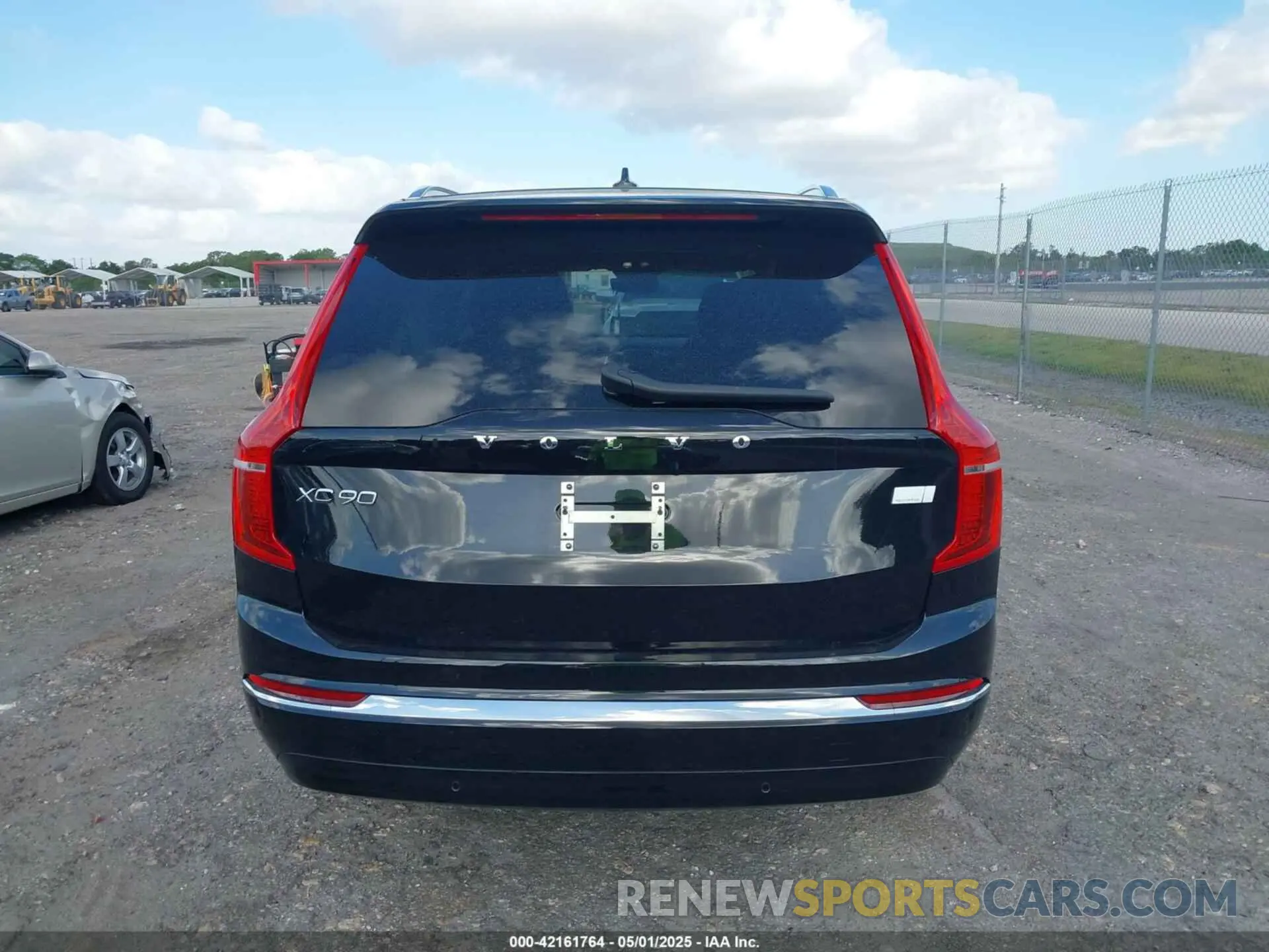16 fotografías del automóvil dañado YV4H60LEXR1245014 VOLVO XC90 RECHARGE PLUG-IN HYBRID 2024