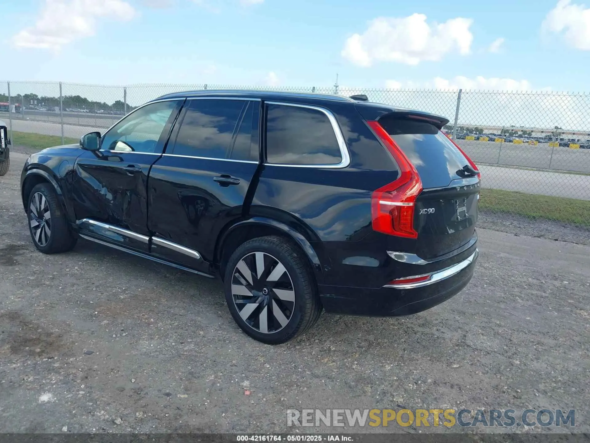 3 fotografías del automóvil dañado YV4H60LEXR1245014 VOLVO XC90 RECHARGE PLUG-IN HYBRID 2024