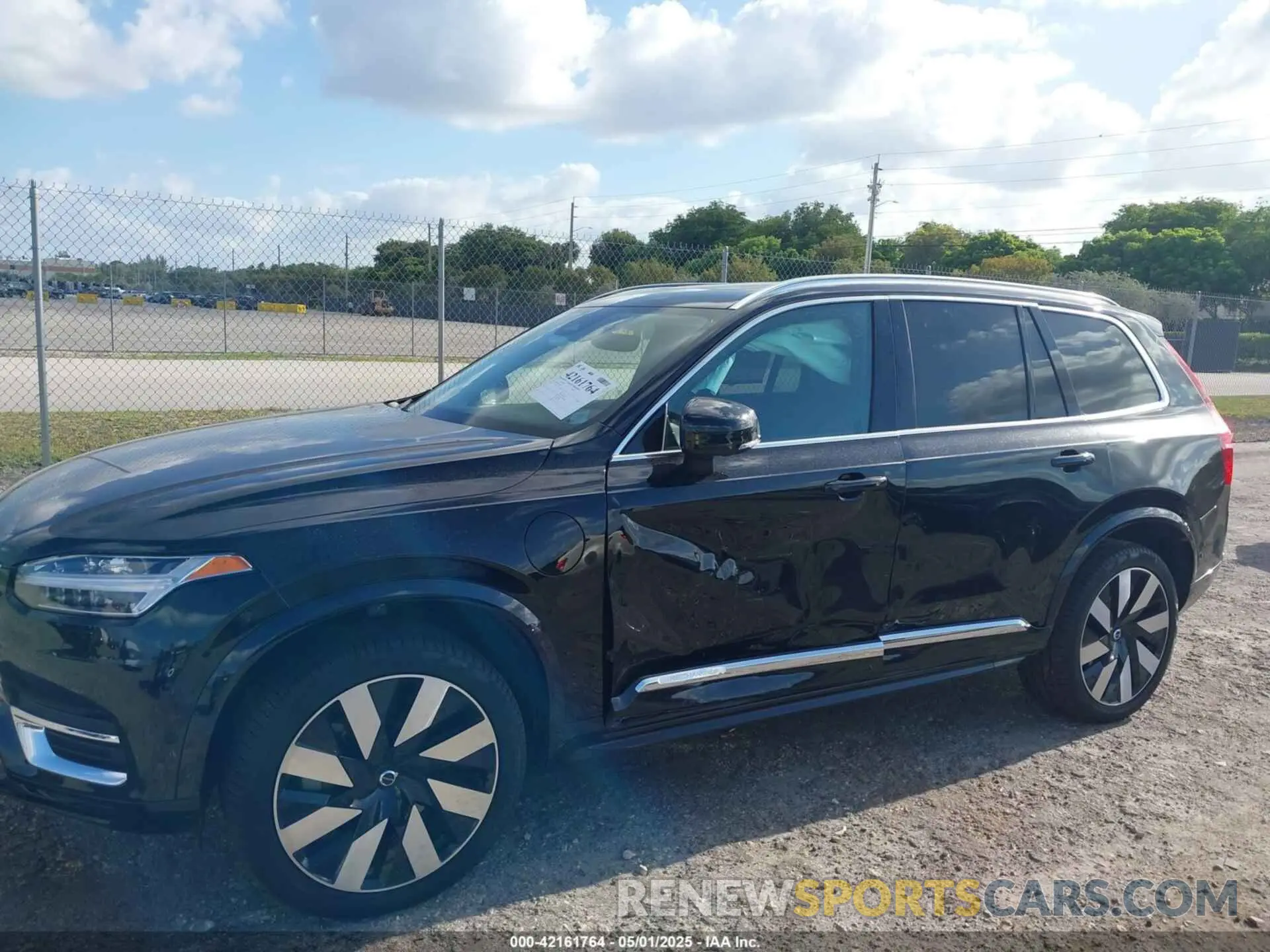 6 fotografías del automóvil dañado YV4H60LEXR1245014 VOLVO XC90 RECHARGE PLUG-IN HYBRID 2024