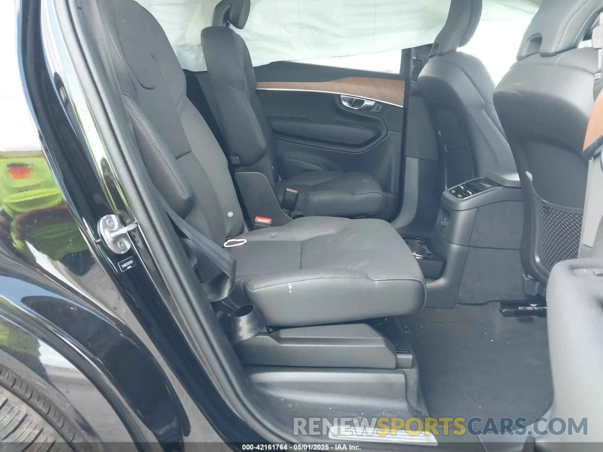 8 fotografías del automóvil dañado YV4H60LEXR1245014 VOLVO XC90 RECHARGE PLUG-IN HYBRID 2024