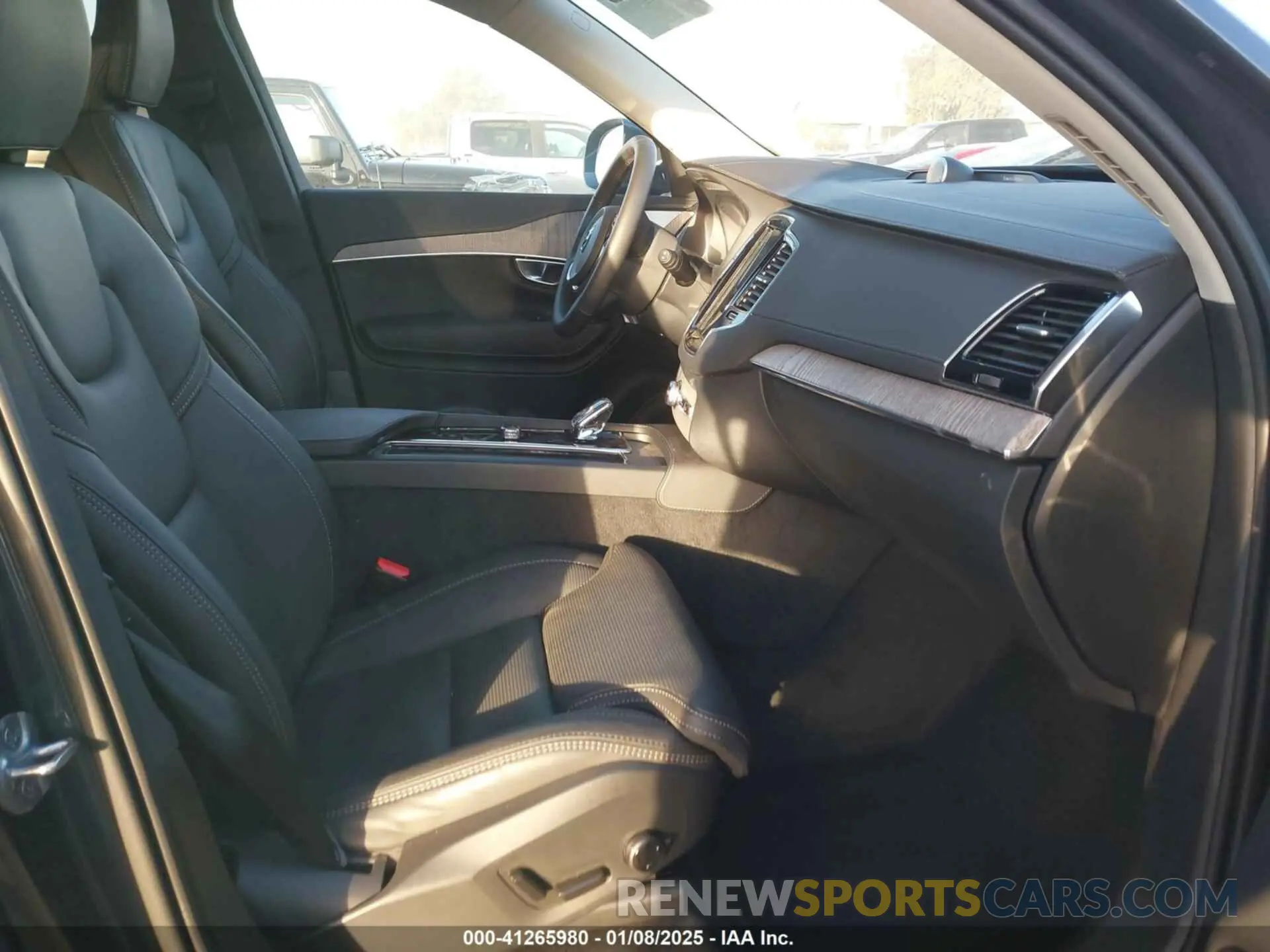 5 fotografías del automóvil dañado YV4H60LF0R1174396 VOLVO XC90 RECHARGE PLUG-IN HYBRID 2024