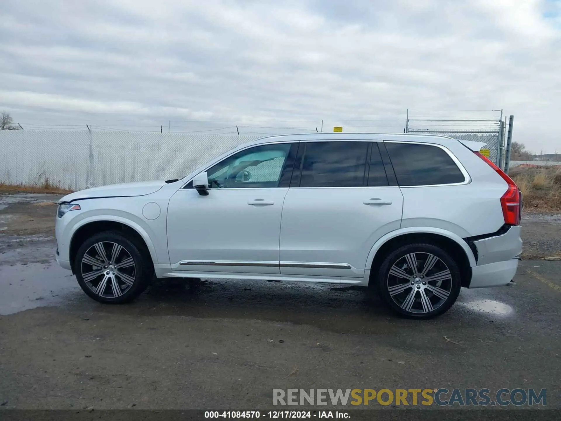 15 fotografías del automóvil dañado YV4H60LFXR1176852 VOLVO XC90 RECHARGE PLUG-IN HYBRID 2024