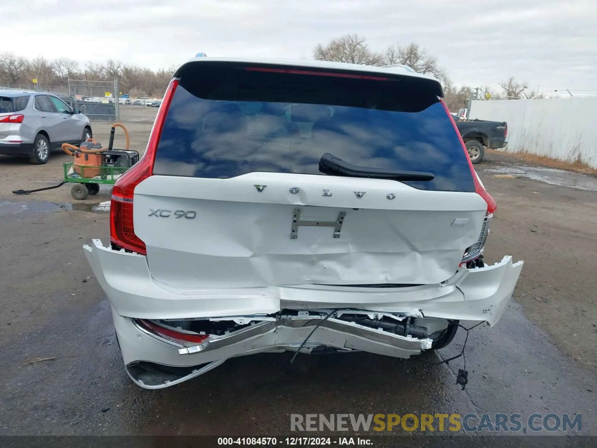 6 fotografías del automóvil dañado YV4H60LFXR1176852 VOLVO XC90 RECHARGE PLUG-IN HYBRID 2024