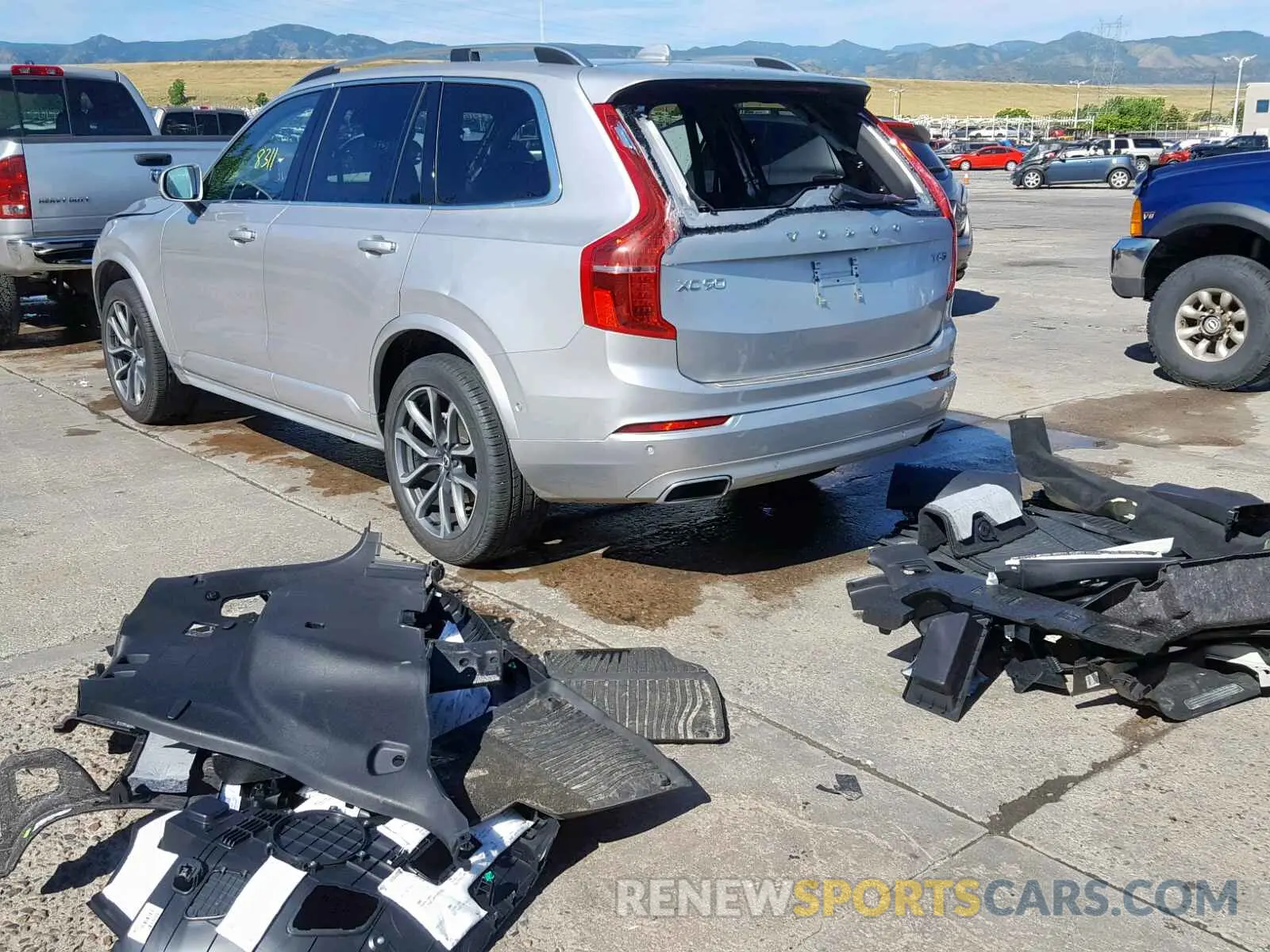 3 fotografías del automóvil dañado YV4A22PK0K1419462 VOLVO XC90 T6 2019