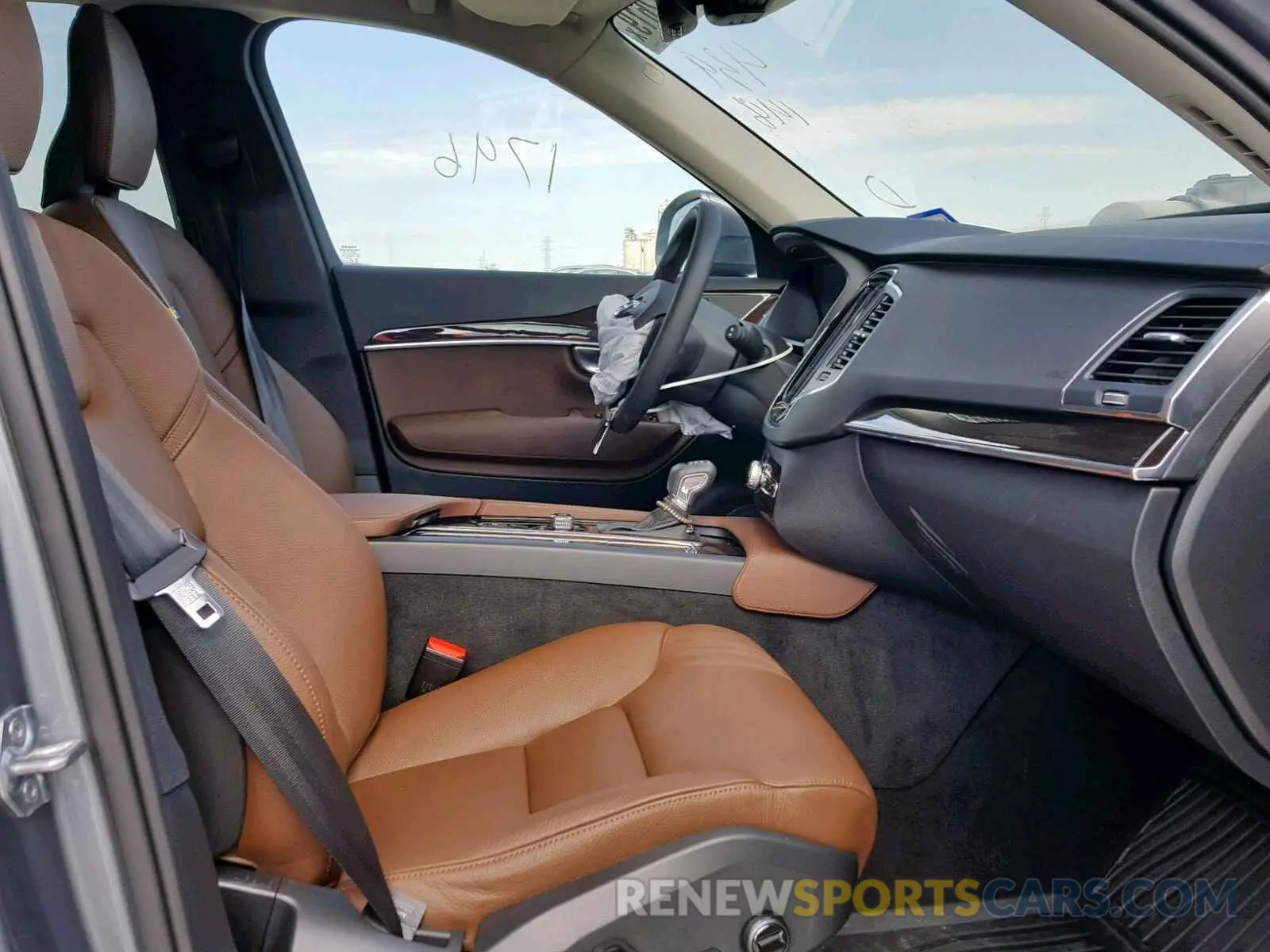 5 fotografías del automóvil dañado YV4A22PK6K1439148 VOLVO XC90 T6 2019