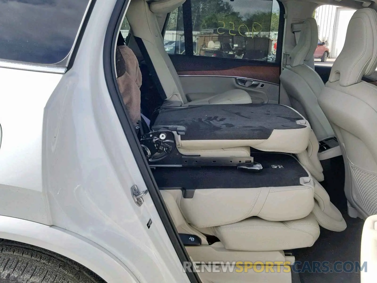 6 fotografías del automóvil dañado YV4A22PL1K1429409 VOLVO XC90 T6 2019