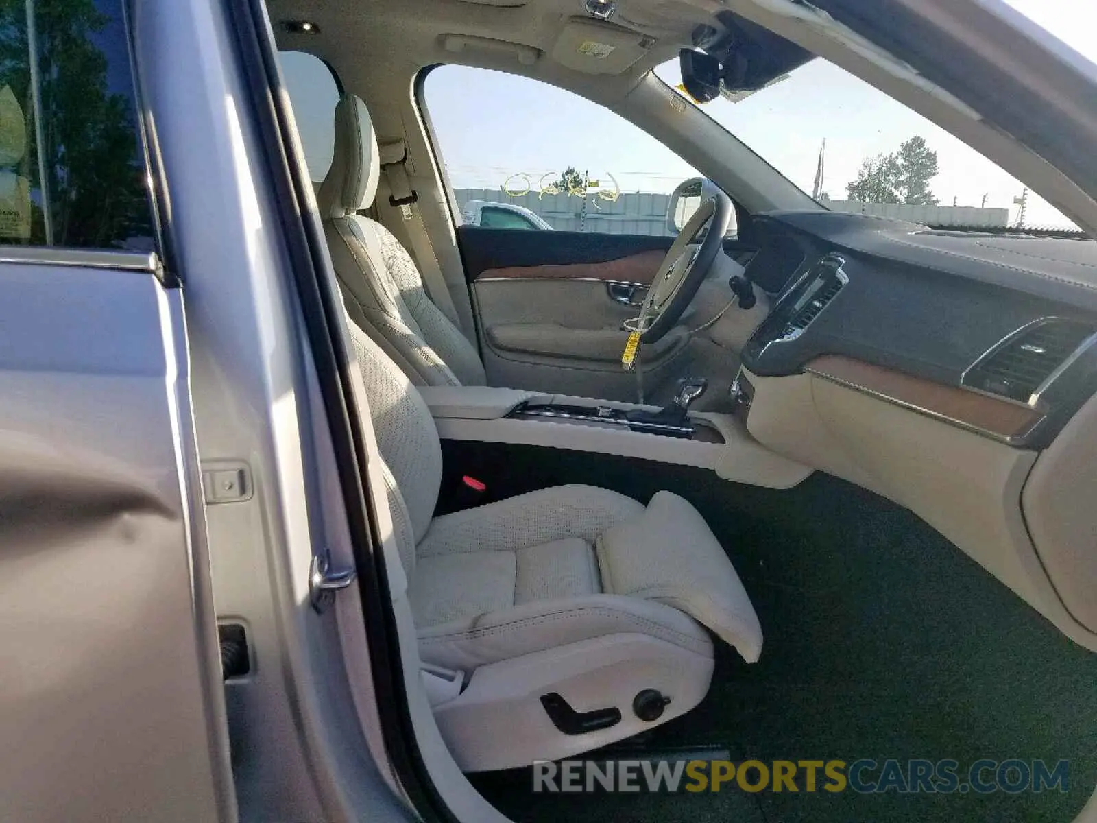 5 fotografías del automóvil dañado YV4A22PL5K1470500 VOLVO XC90 T6 2019