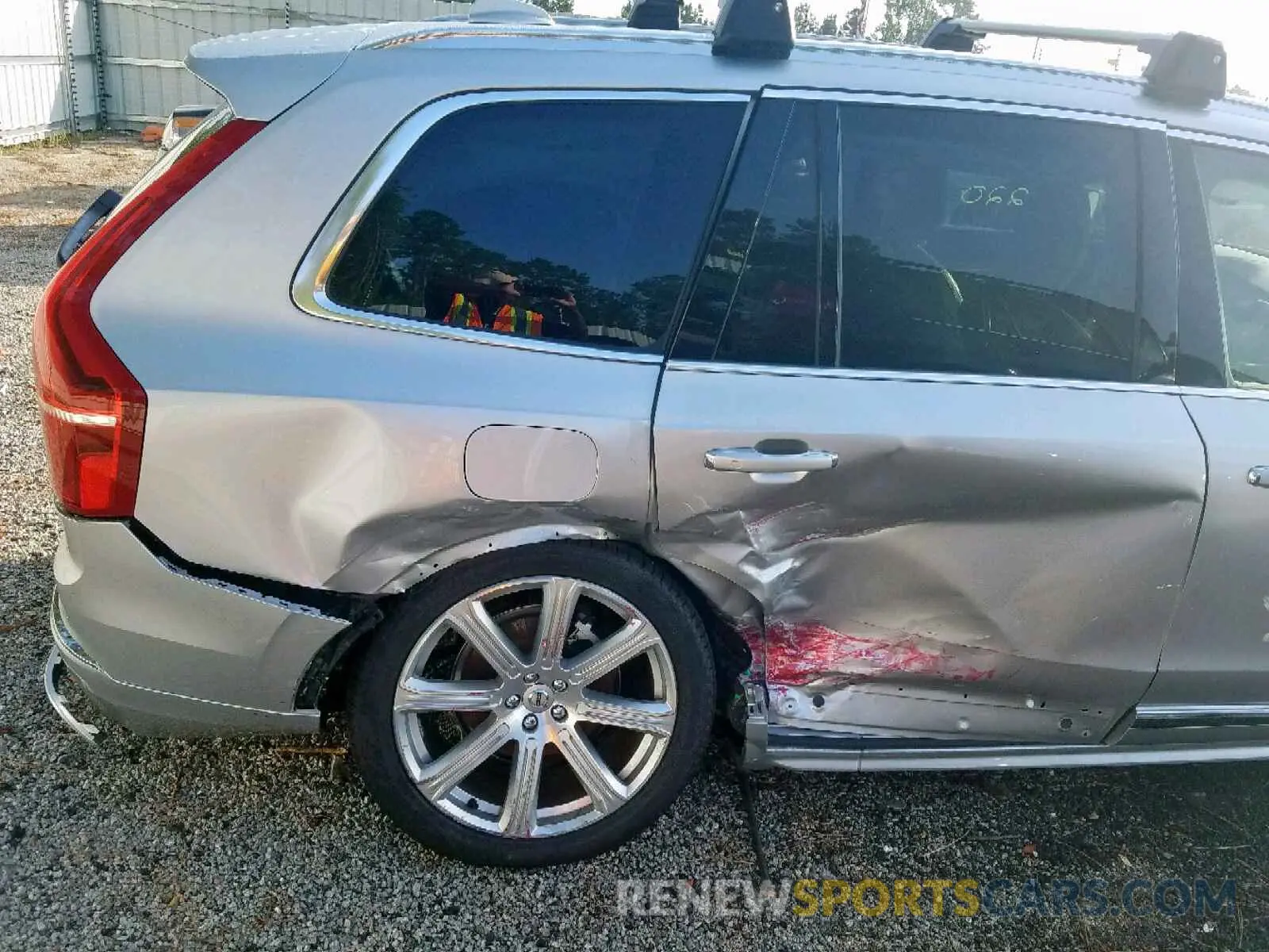 9 fotografías del automóvil dañado YV4A22PL5K1470500 VOLVO XC90 T6 2019