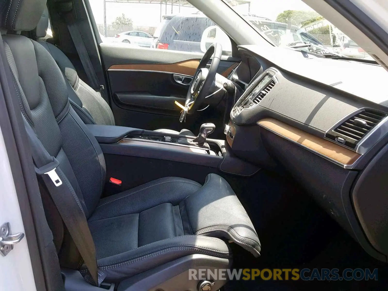 5 fotografías del automóvil dañado YV4A22PL8K1449673 VOLVO XC90 T6 2019