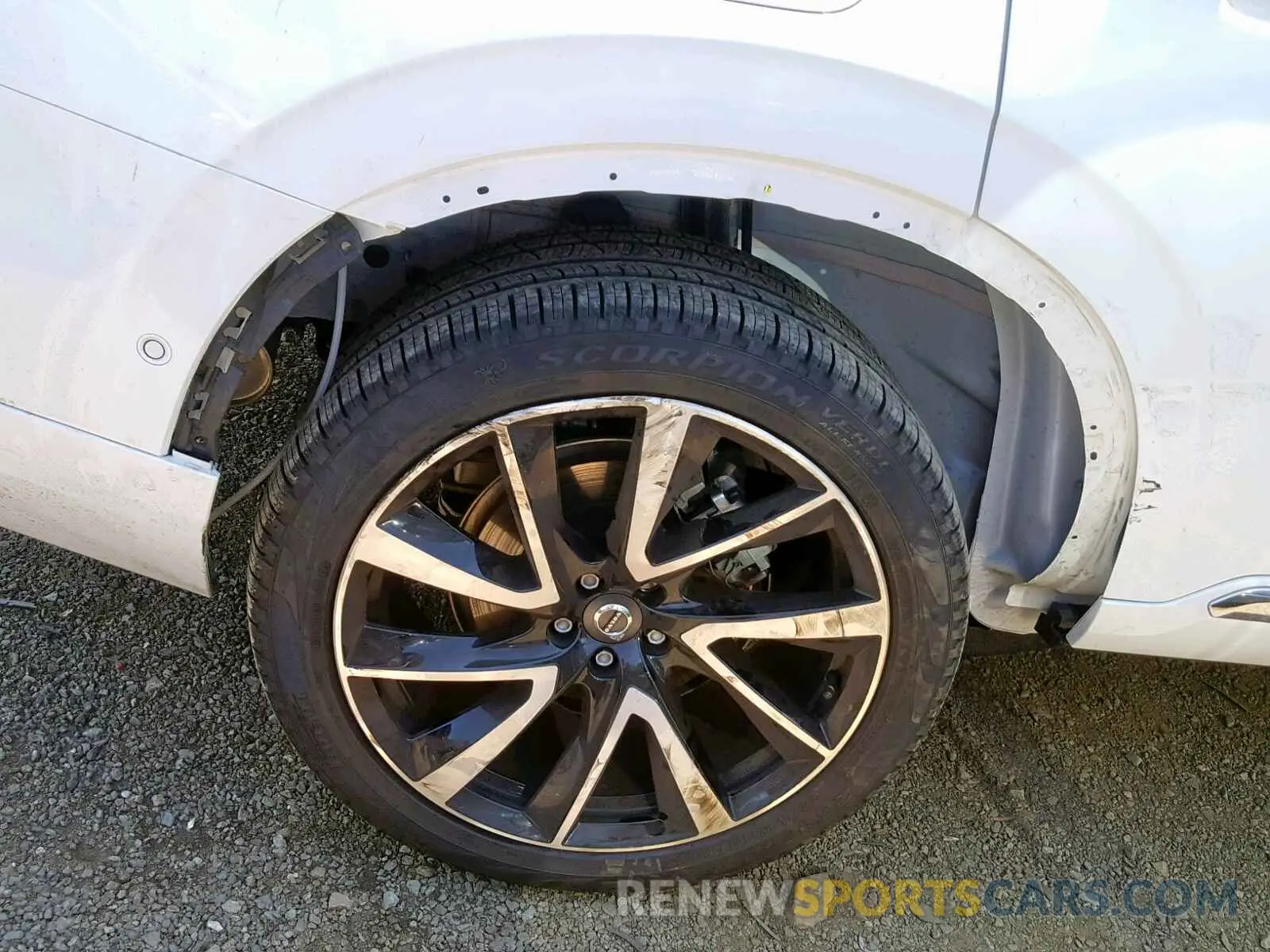 9 fotografías del automóvil dañado YV4A22PL8K1449673 VOLVO XC90 T6 2019