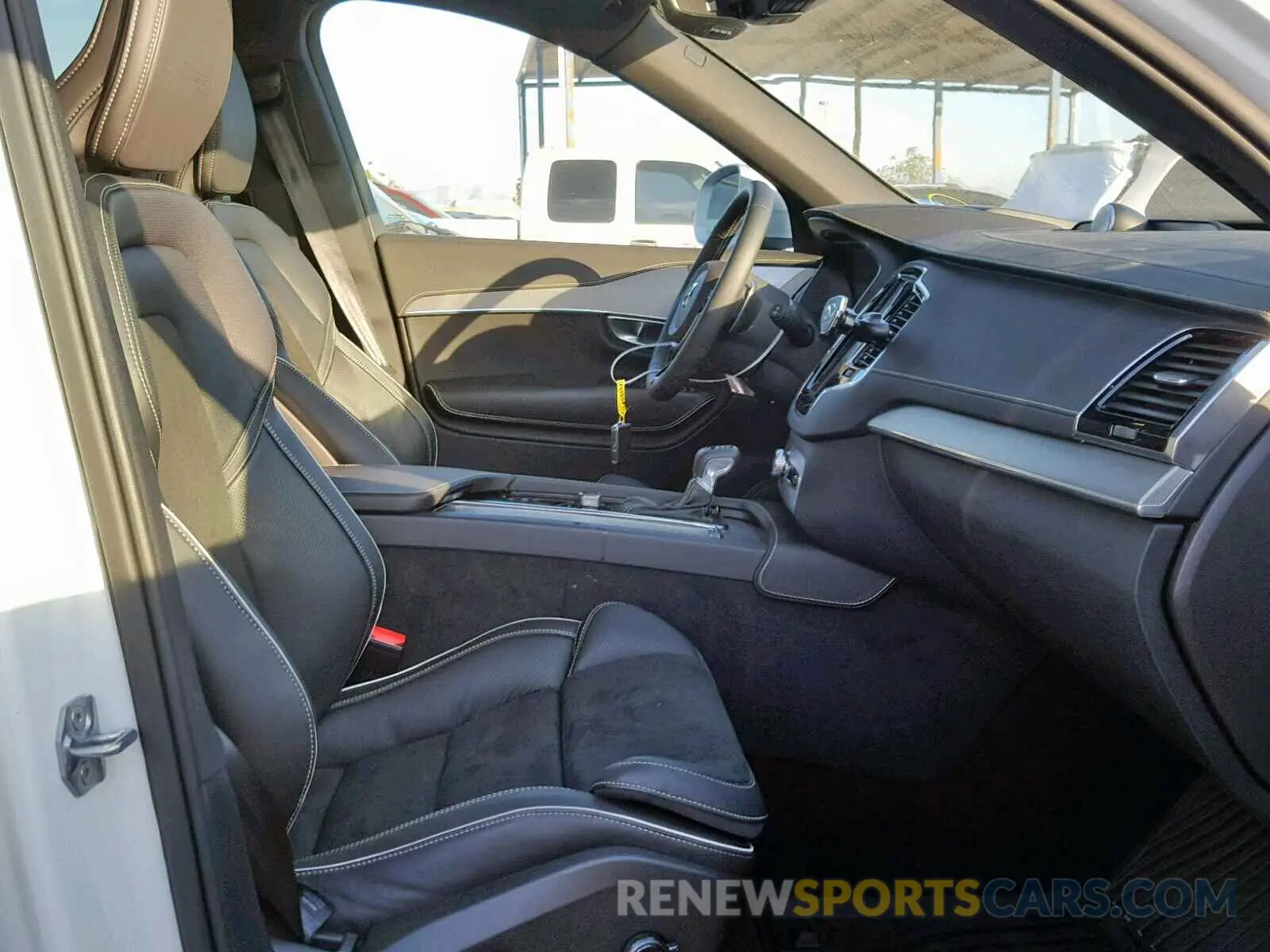 5 fotografías del automóvil dañado YV4A22PM5K1433603 VOLVO XC90 T6 2019