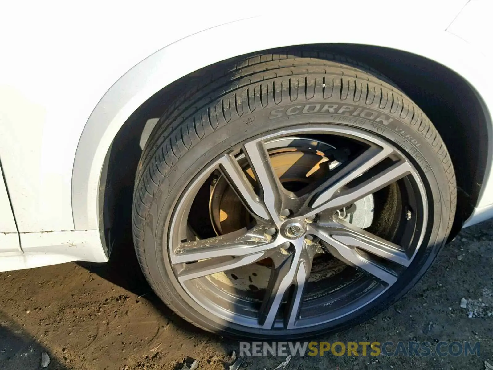 9 fotografías del automóvil dañado YV4A22PM5K1433603 VOLVO XC90 T6 2019