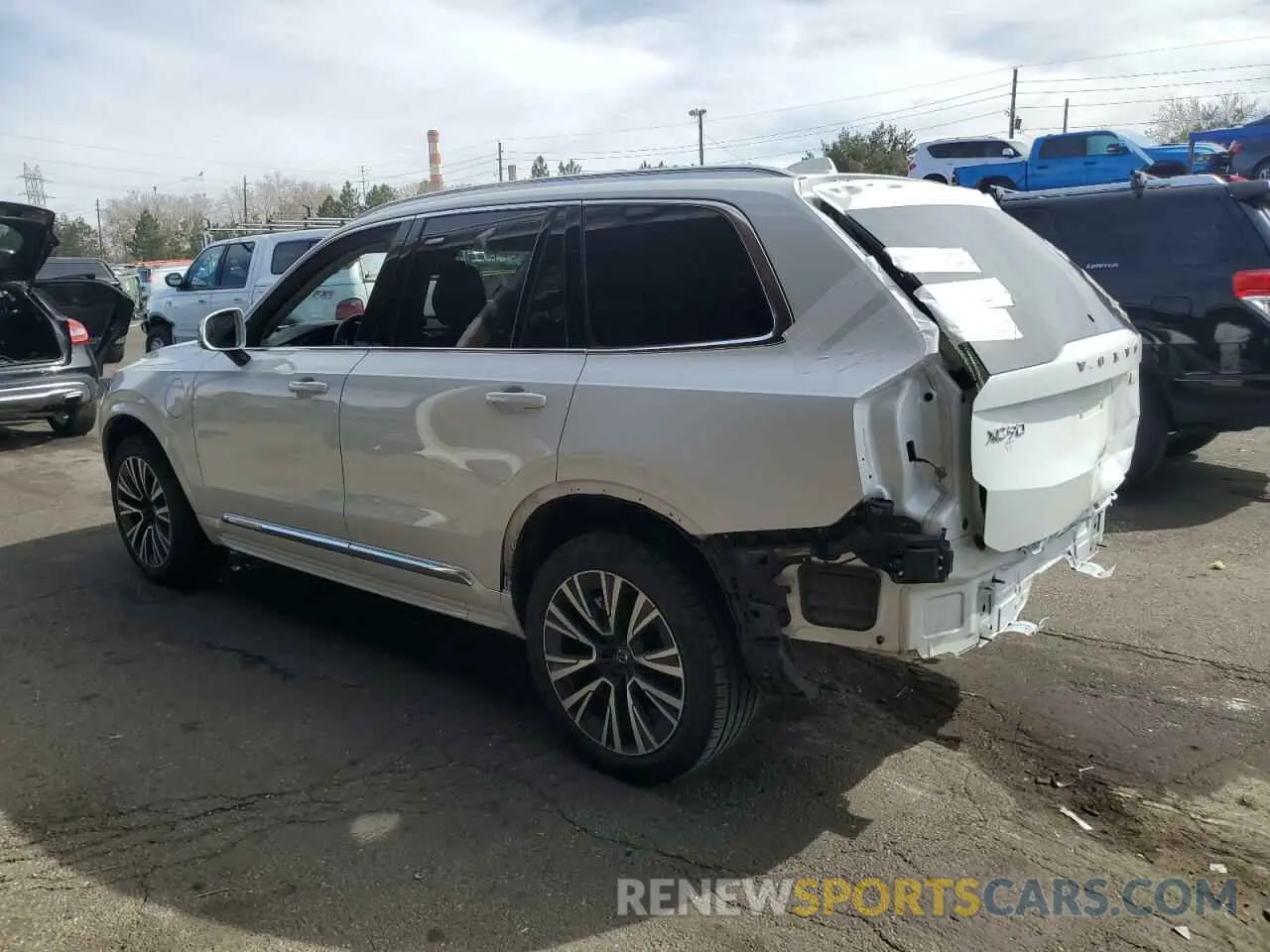 2 fotografías del automóvil dañado YV4BR00KXM1711511 VOLVO XC90 T8 RE 2021