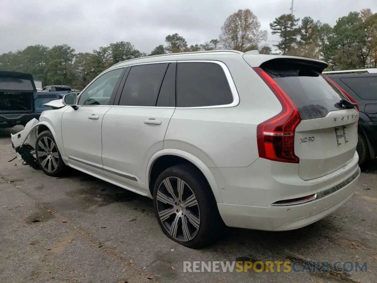 2 fotografías del automóvil dañado YV4062PA0P1921628 VOLVO XC90 ULTIM 2023