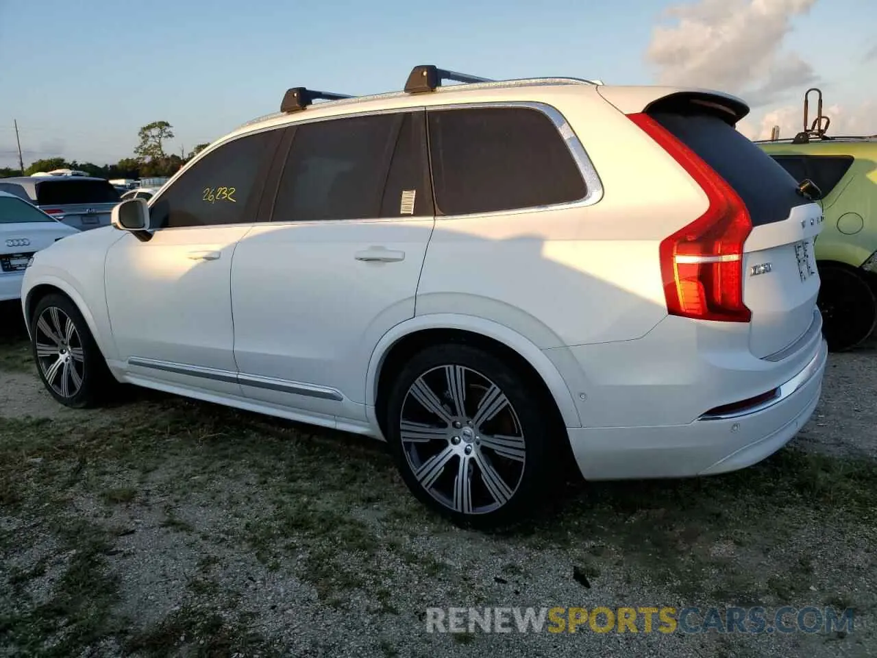 2 fotografías del automóvil dañado YV4062PA0P1926988 VOLVO XC90 ULTIM 2023