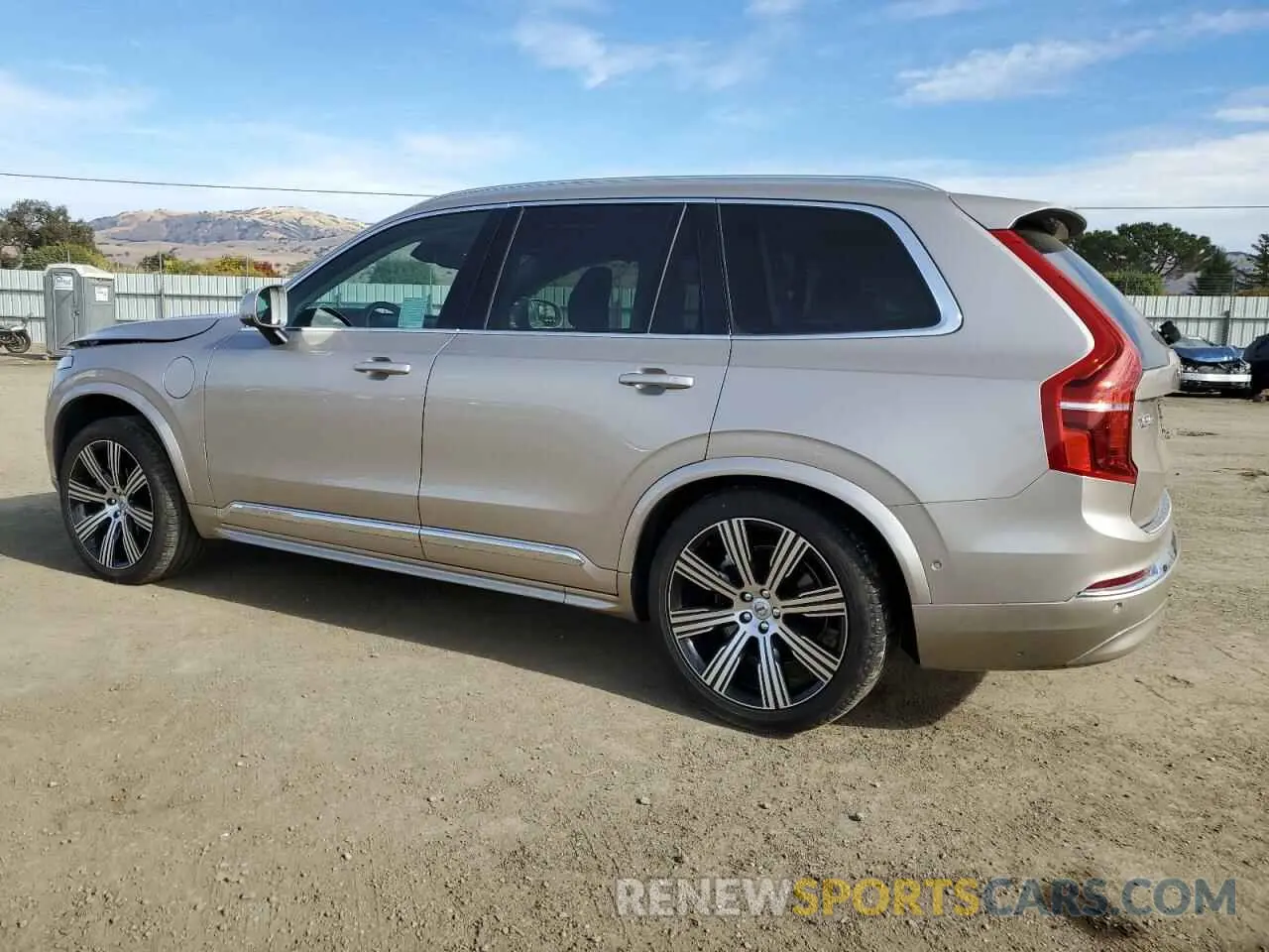 2 fotografías del automóvil dañado YV4H60CA8P1918117 VOLVO XC90 ULTIM 2023