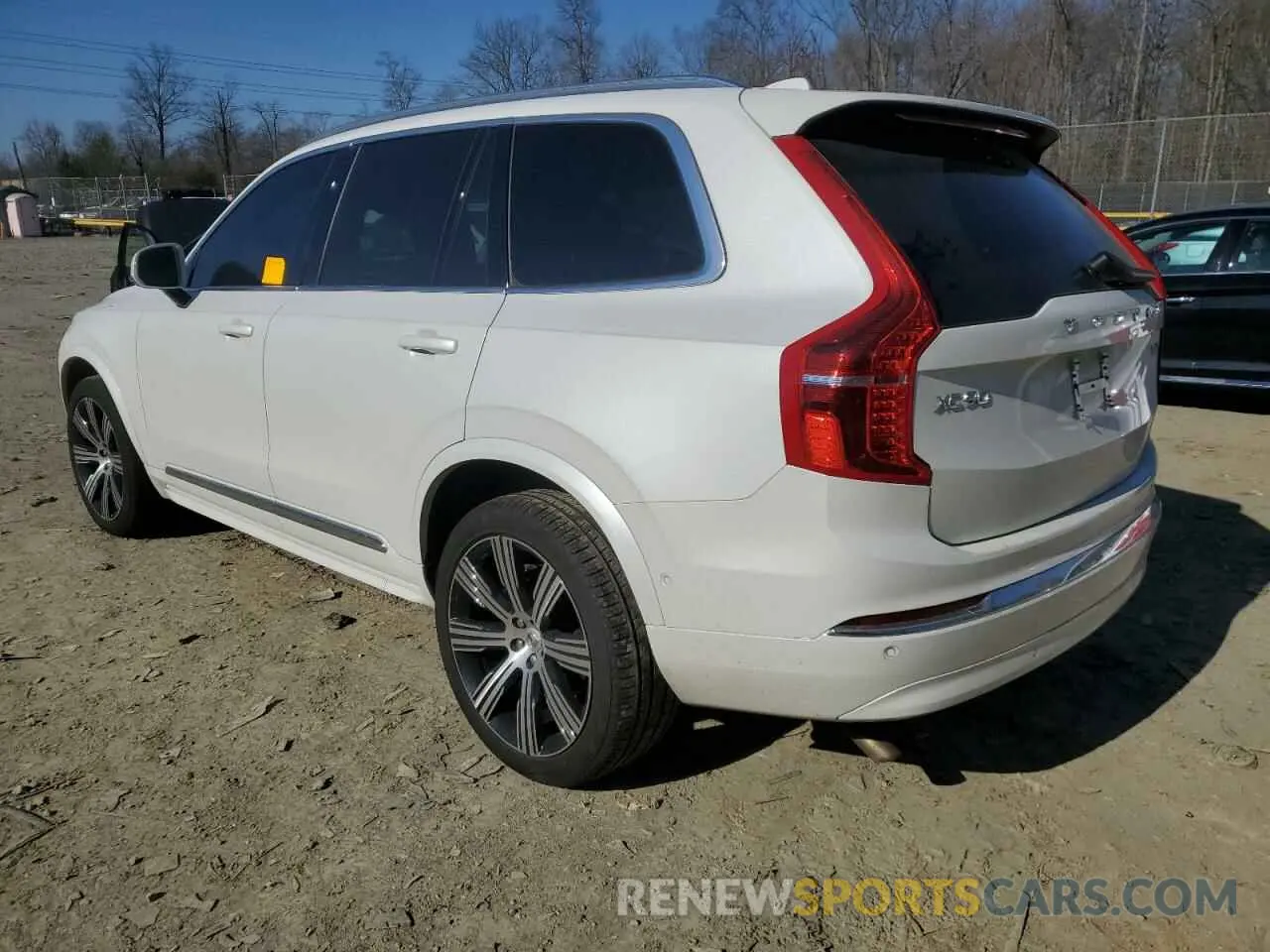 2 fotografías del automóvil dañado YV4062JF8R1178885 VOLVO XC90 ULTIM 2024