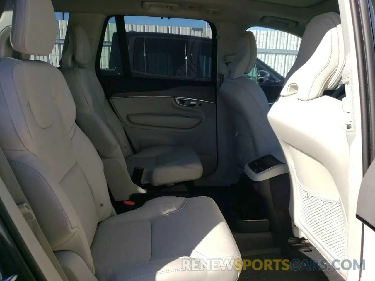 11 fotografías del automóvil dañado YV4062JF6S1291143 VOLVO XC90 ULTRA 2025